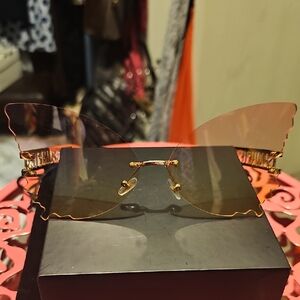 Chic Gold Rimless Butterfly Sunglasses